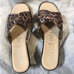 NEW Italian Shoemakers Women's Snakeskin Wedge Sandals Slip On Size 6 Beige